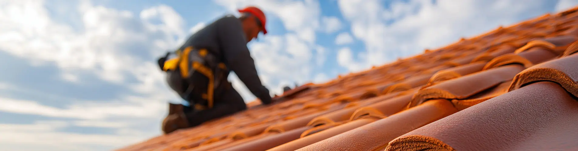 Travaux de couverture, rénovation et entretien de toiture pour les particuliers et les professionnels en Seine-Maritime, dans l'Eure et l'Oise.